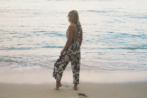 62 Transported into a tropical dream in the Keoni jumpsuit in floral viscose linen